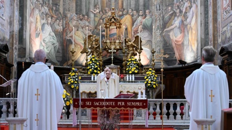 Papa Francisc la Sf. Liturghie în biserica-sanctuar ”Santo Spirito in Sassia” din Roma.