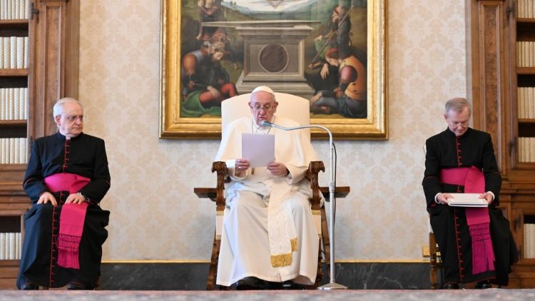 Папа Франциск на генералната аудиенция от Библиотеката в Апостолическия дворец