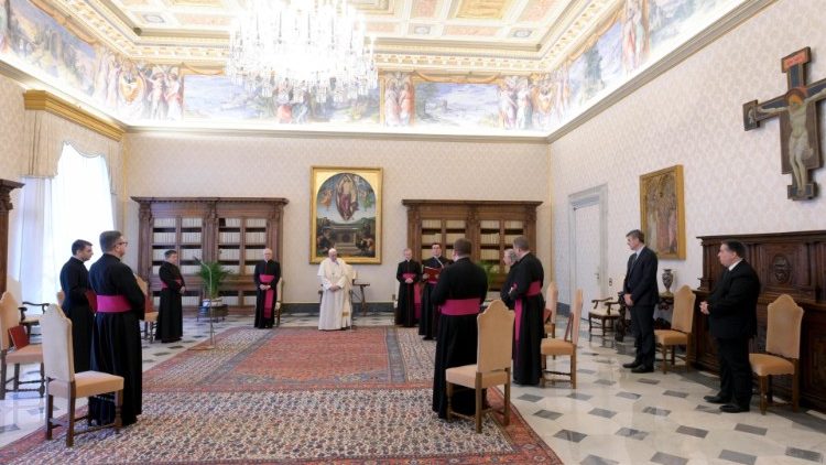 Papež Frančišek je danes začel z novim nizom katehez, ki bodo posvečene molitvi. 