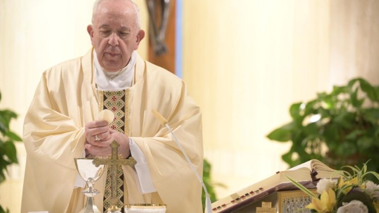 Moja ya misa za Papa Francisko katika Kikanisa cha Mtakatifu Marta Vatican