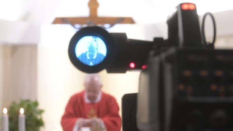 A missa transmitida pela mídia do Vaticano