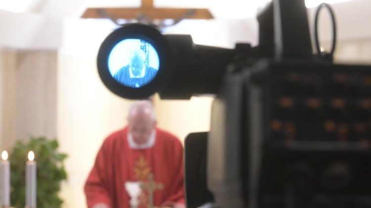 Messe télévisée célébrée par le Pape François à la Maison Sainte-Marthe, le 14 mai 2020.