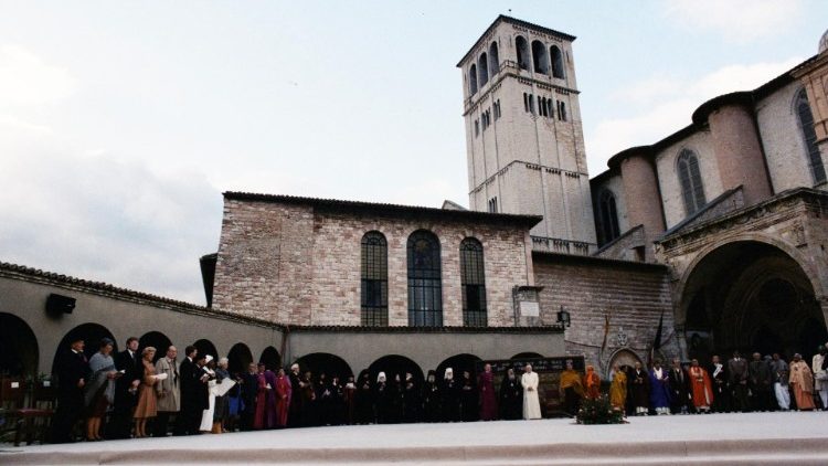 2020.05.23 UNITA' CRISTIANI 1986.10.27 Giovanni Paolo II Incontro Interreligioso Assisi