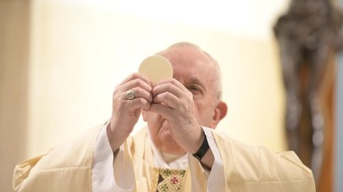 Rumo ao Congresso Eucarístico: Eucaristia é fonte da vida e da missão da Igreja, recorda o Papa