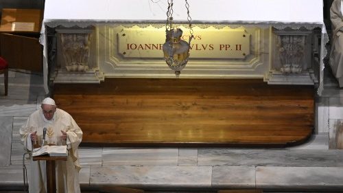 François rend hommage à Jean-Paul II depuis la Basilique Saint-Pierre 