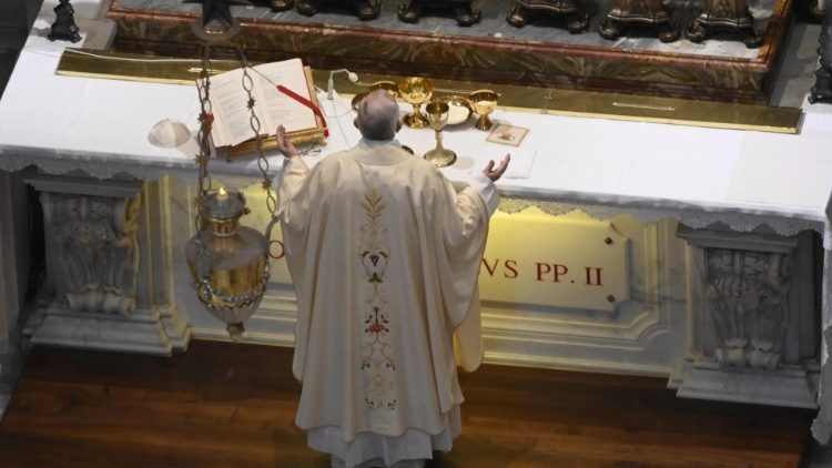 Mise pie Jāņa Pāvila II kapa viņa 100. dzimšanas dienā, 18.05.2020