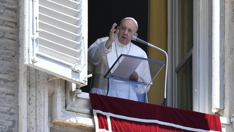 Papież: Trójca Przenajświętsza jest Miłością w służbie świata 