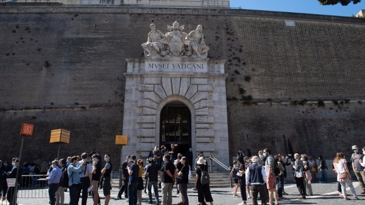 Главный вход в Музеи Ватикана (1 июня 2020 г.)