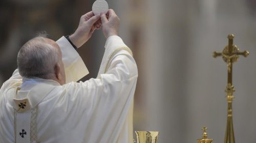 Папа: Евхаристия дарует жизнь и исцеляет память