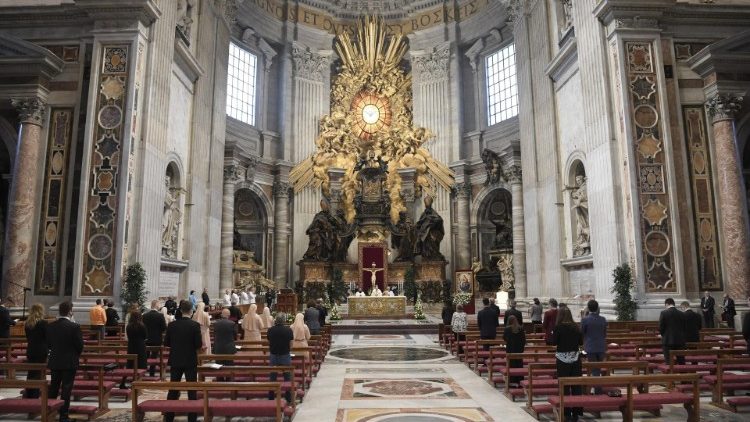 L'autel de la Chaire de saint Pierre a accueilli la plupart des messes célébrées par le Pape François pour les grandes fêtes liturgiques depuis le dimanche des Rameaux.