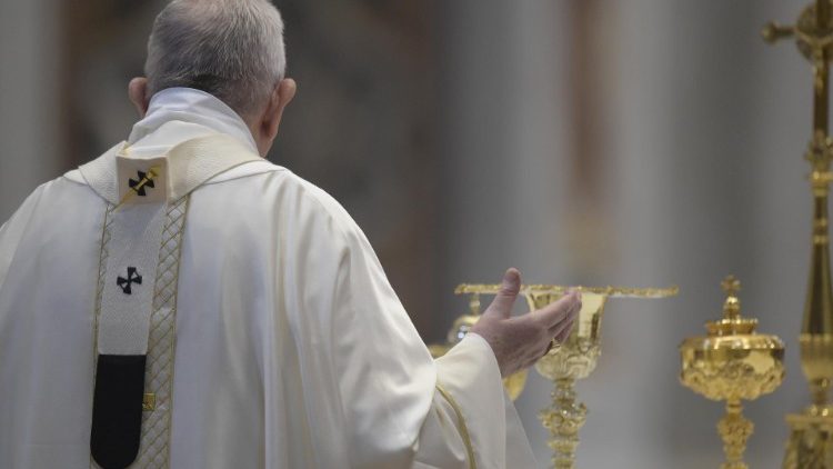Papst Franziskus bei einer Messe im Petersdom
