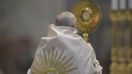 Slávnosť Corpus Domini vo Vatikáne: Eucharistia uzdravuje našu zranenú pamäť