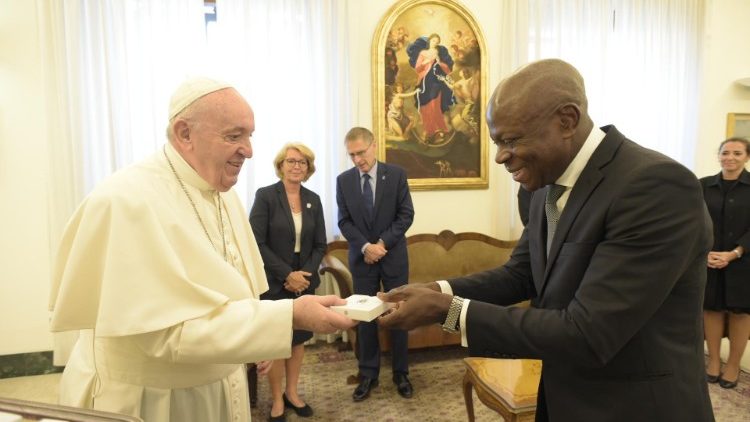 Papa Franjo i predsjednik IFAD-a Gilbert Hounbo