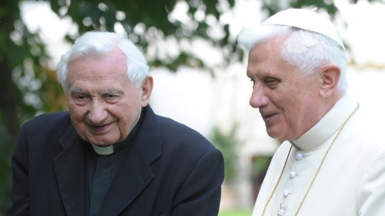 Pope emeritus Benedict with his brother, Georg Ratzinger (file photo)