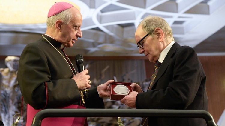 Ennio Morricone med koncertom za revne v vatikanski dvorani Pavla VI., 12. novembra 2016
