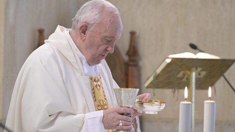 Papst Franziskus feiert Messe in der Casa Santa Marta (Archivbild vom Juli 2020)