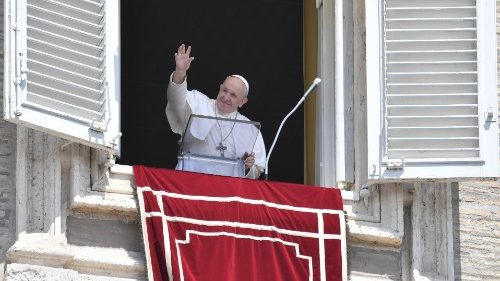 Pope at Angelus: Eucharist provides strength to care for others