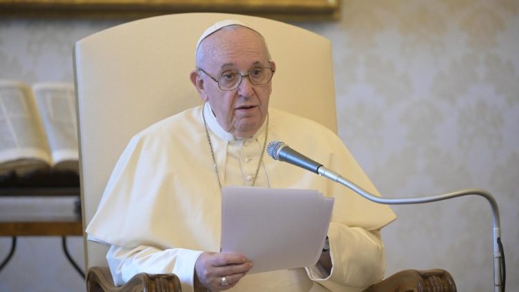 Papa Francisco: la dignidad humana como fundamento de toda la vida social -  Vatican News