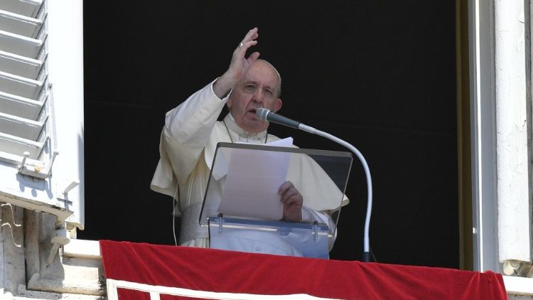 教宗主持三鐘經祈禱活動