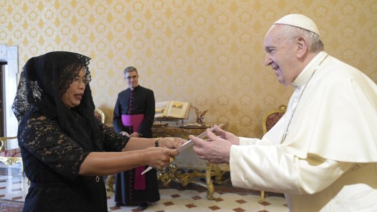 Popiežius ir Rytų Timoro ambasadorė