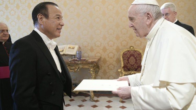 Popiežius ir Japonijos ambasadorius