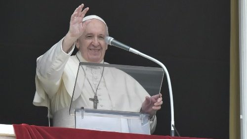 Pope at Angelus: Christians called to serve God and neighbour as Jesus