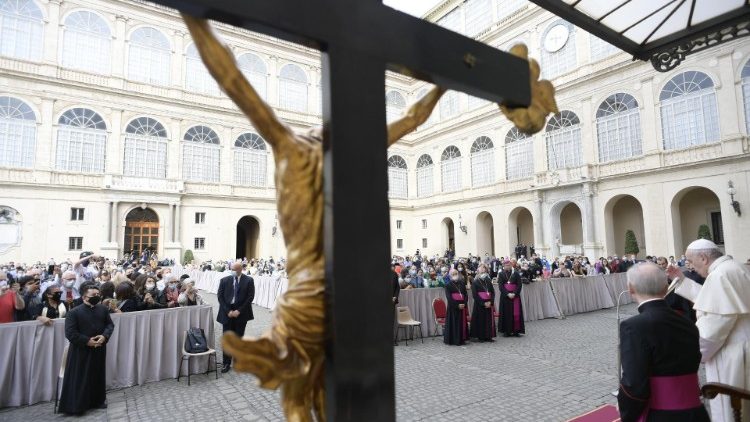Папата Фрањо за време на Генералната аудиенција во среда