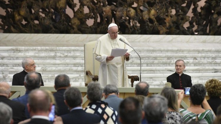 Papa Franjo govori izaslanstvu Farmaceutske banke