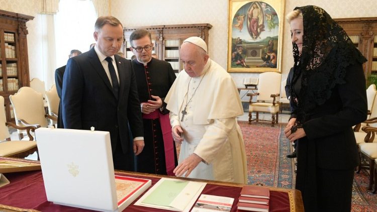 Papst Franziskus empfängt Polens Präsident Andrezej Duda und seine Frau im Vatikan