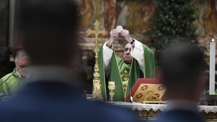 Påven Franciskus firande mässan i Peterskyrkan med Vatikanens gendarmeri 27 september 2020