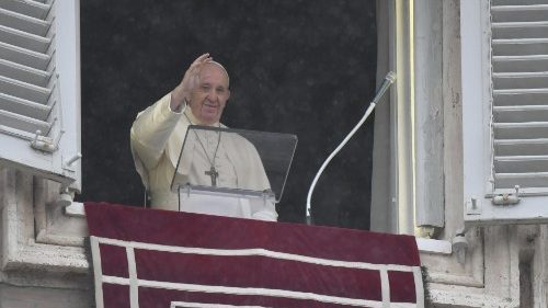 Pope at Angelus: ‘a true Christian chooses good over evil every day'