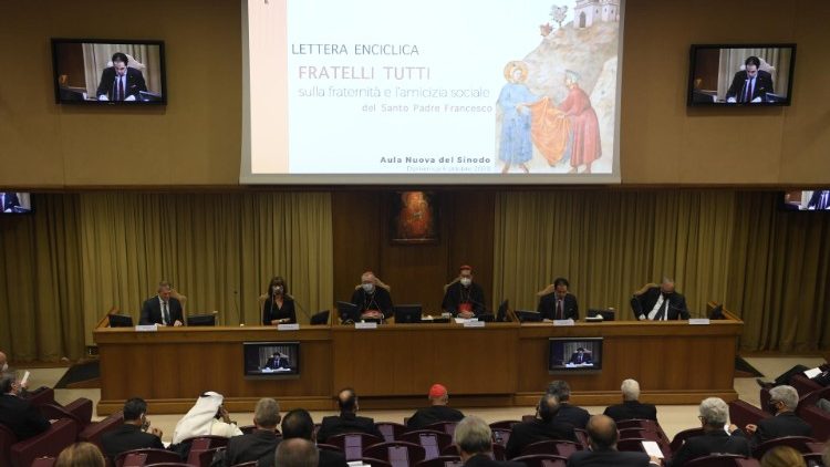 Пресконференция във Ватикана за представянето на новата енциклика на папа Франциск  “Fratelli tutti”, 2020.10.04 