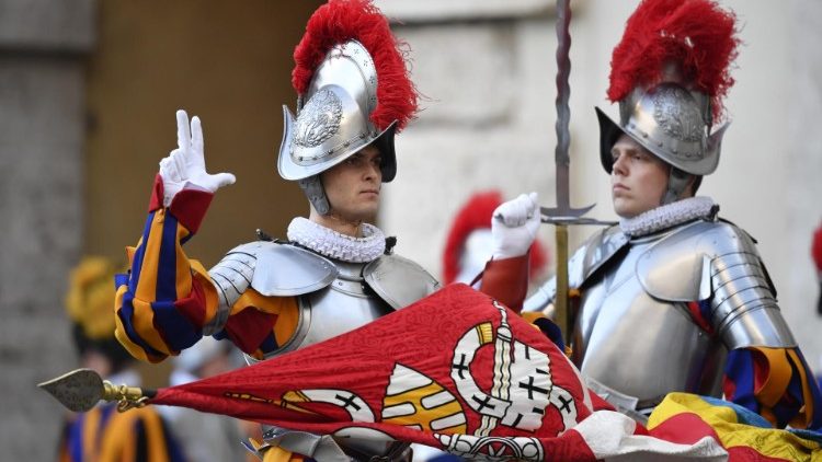 Прысяга навабранцаў Папскай швейцарскай гвардыі. Ілюстрацыйнае фота
