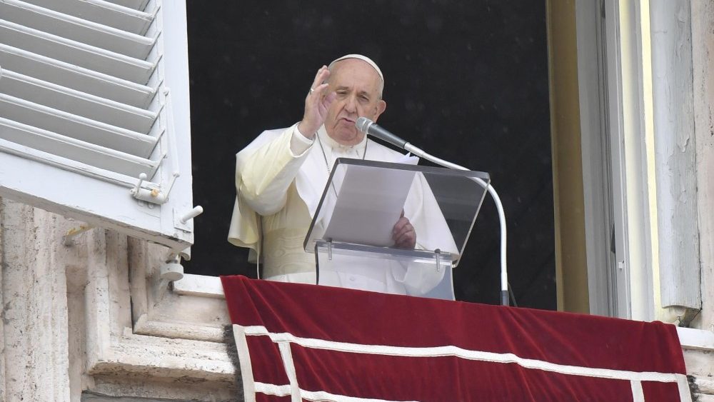 Le Pape François lors de l'Angélus du 11 octobre 2020.