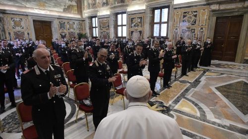 El Papa a Carabineros: Sean promotores de una ciudadanía responsable