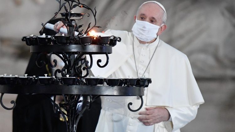 Papa Francisc a aprins candelabrul păcii la Întâlnirea inter-religioasă pentru pace și fraternitate.