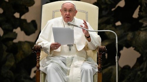 Papst Franziskus: „Beten macht uns menschlicher“