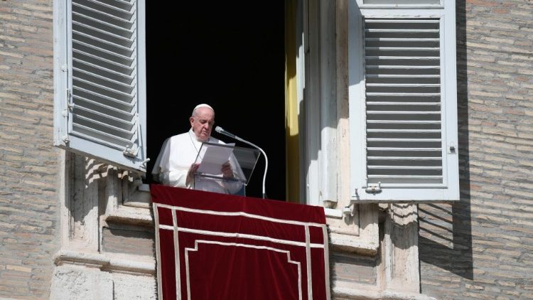 Papež při nedělní promluvě 25. října 2020.