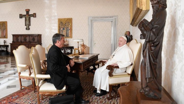 Kardinál Mario Grech při setkání s papežem Františkem