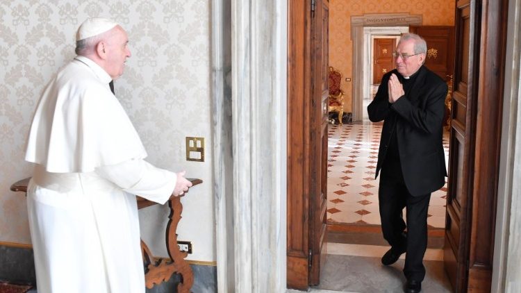 Popiežius ir E. Feroci, Dievo Meilės Motinos parapijos klebonas