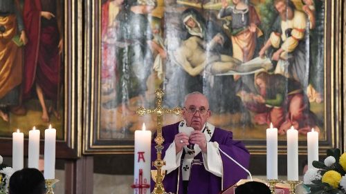 Messe des défunts: le Pape rappelle la certitude de l’espérance  