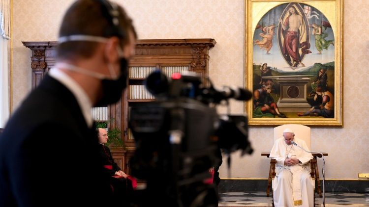 Papa Francisc îndeamnă la rugăciune pentru ca inteligența artificială să fie în slujirea omului.