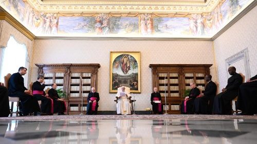 Il Papa: la preghiera cambia in bene ciò che nella vita sarebbe una condanna