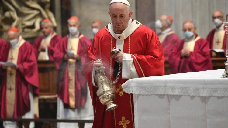 Papa Francisc la celebrarea Sfintei Liturghii de joi, 5 noiembrie a.c., pentru pomenirea cardinalilor şi episcopilor decedaţi în cursul ultimului an