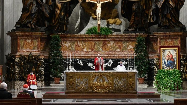 Pāvests vada dievkalpojumu par mirušajiem kardināliem un bīskapiem