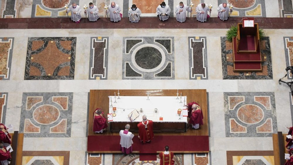 2020.11.05 Santa Messa per cardinali e vescovi defunti