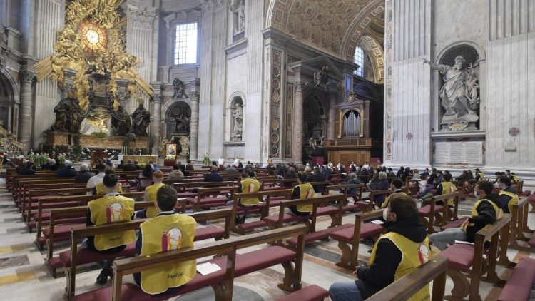 Pápai szentmise a szegényekkel a szegényekért   
