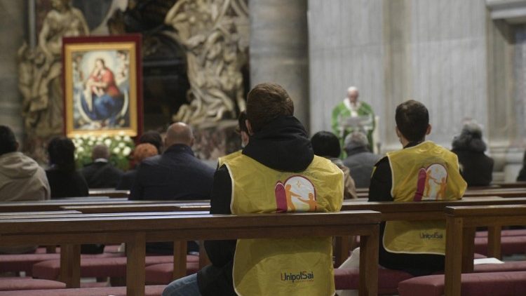البابا فرنسيس يحتفل بالقداس الإلهي بمناسبة اليوم العالمي الرابع للفقراء 