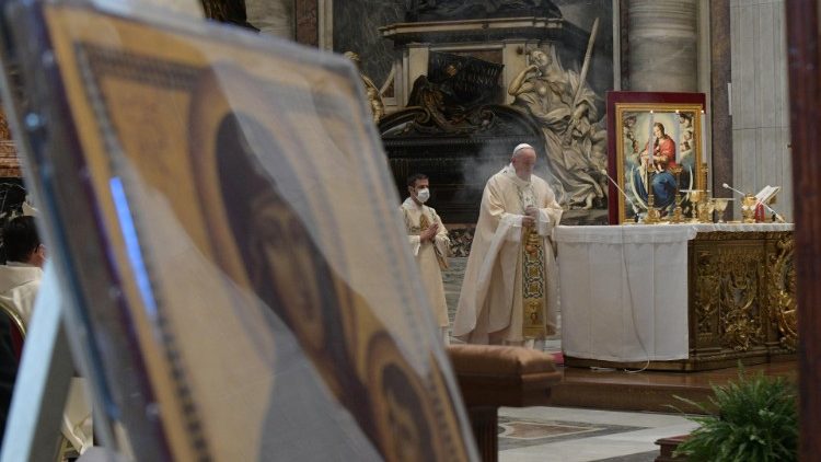 Литургия с папа Франциск за предаването на Кръста на СМД в базиликата "Свети Петър"