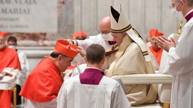 Papa Francisc a celebrat un consistoriu pentru crearea a treisprezece cardinali.